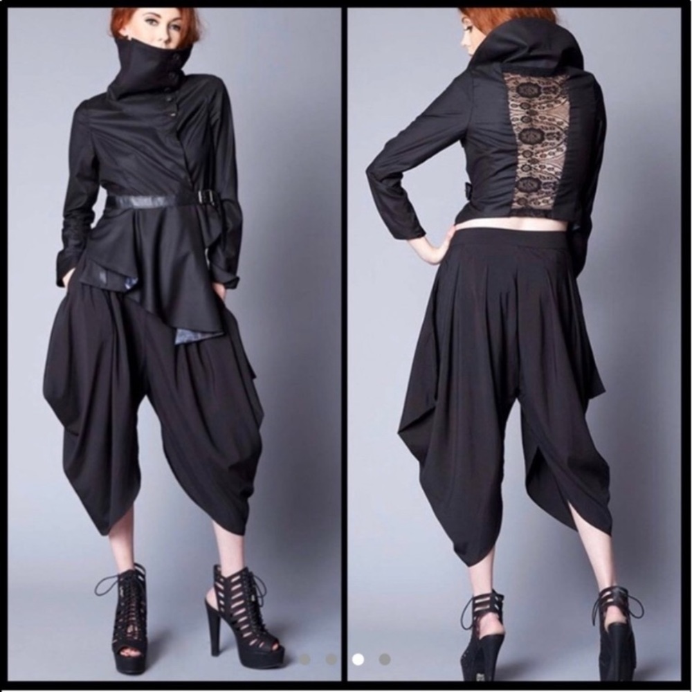 NWT Black Widow Cemetery Assassin Cape  Large